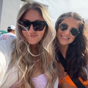 Meet your Posher, Danielle